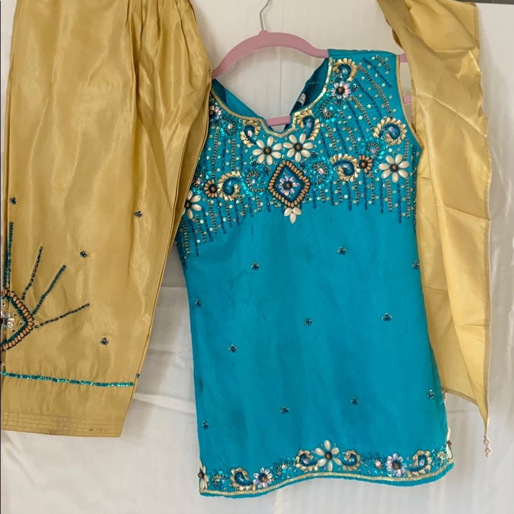 Tunic top and pants (indian silvar kameez)